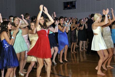 What Is the Homecoming Dance: A Blend of Celebration and Memories